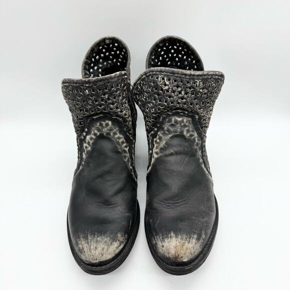 Circle G by Corral Women's Laser Cut Out Zip Ankle Short Booties Black Size 10 - Picture 4 of 12